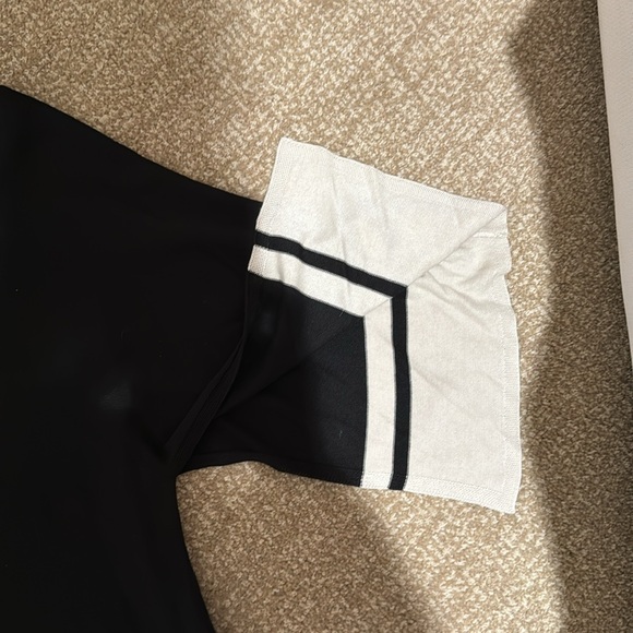 Eileen Fisher Black and Cream Sweater - Picture 4 of 8